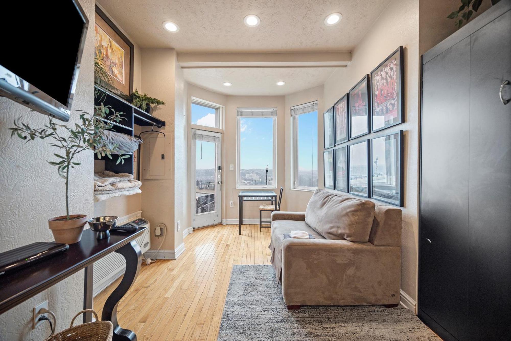 Charming Studio-Panoramic View-Your Pittsburgh Sanctuary Διαμέρισμα Εξωτερικό φωτογραφία