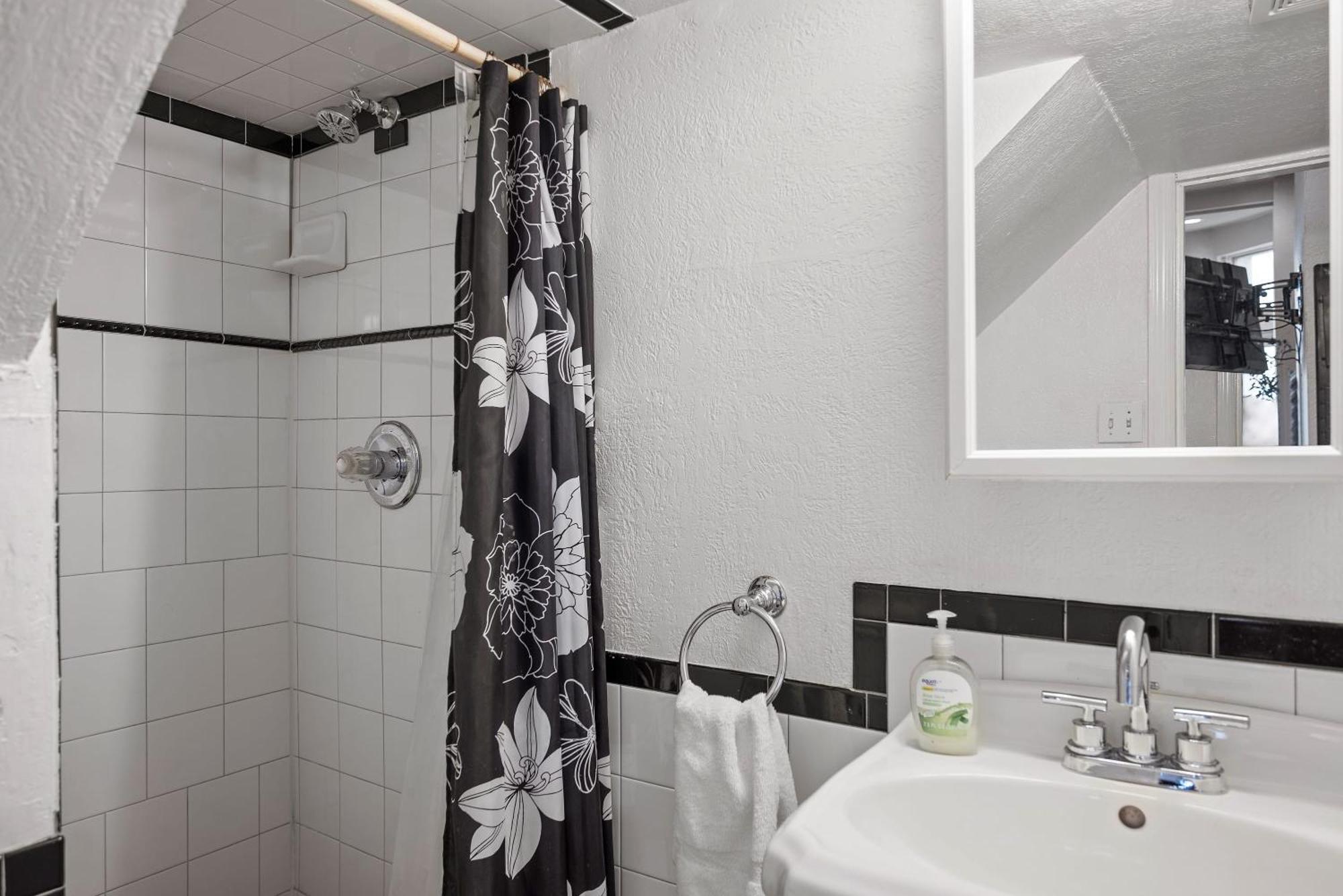 Charming Studio-Panoramic View-Your Pittsburgh Sanctuary Διαμέρισμα Εξωτερικό φωτογραφία